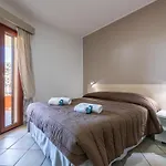 לינה וארוחת בוקר Simius Bay 3*