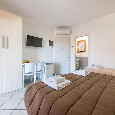 Bed & Breakfast Simius Bay *