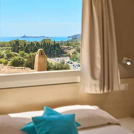 Simius Bay
